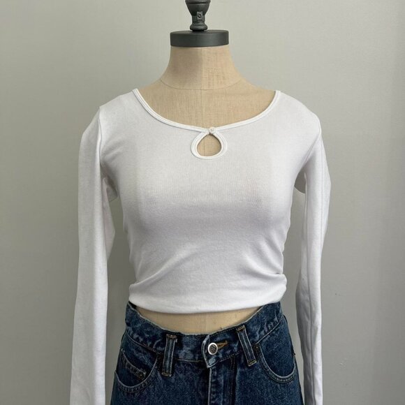 Sunday Best Keyhole White Long - Picture 1 of 5